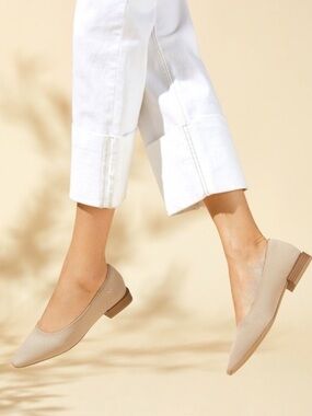 Vivaia Square Pointed Toe Knit Flats